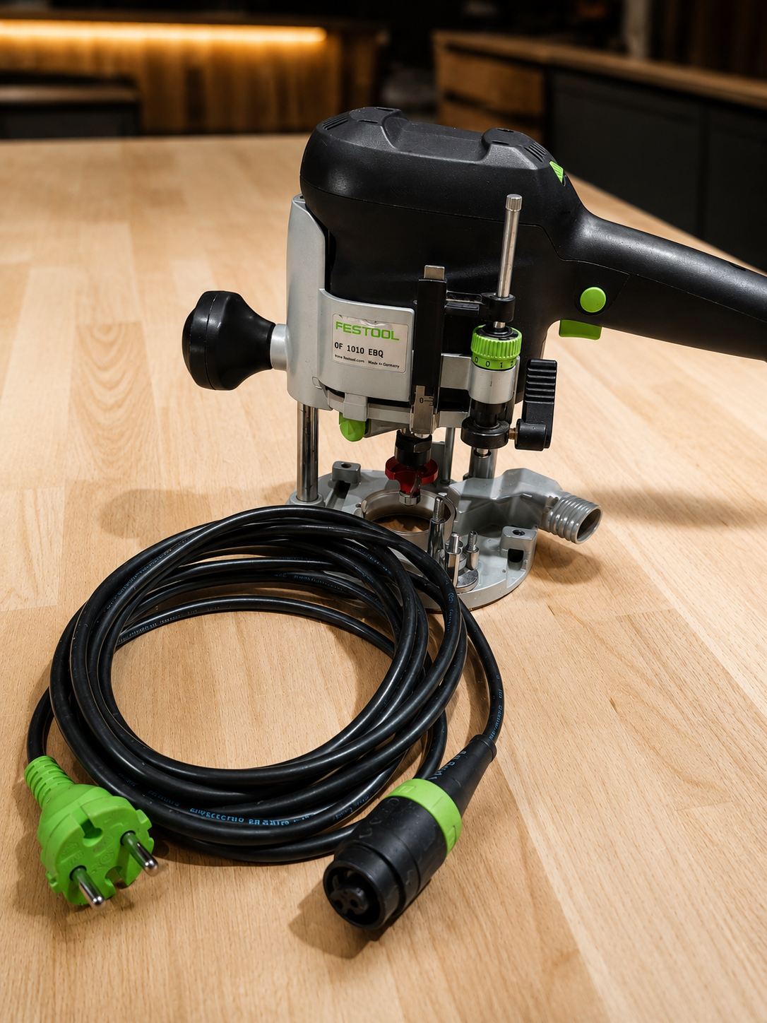 Interieurbouw en maatwerk afwerking — FB Jachtbouw Maatwerk jacht interieur met houten betimmering en fijne afwerking — interieurbouw FB Jachtbouw